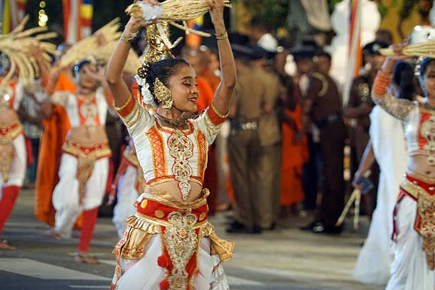 kandy perahera dancing